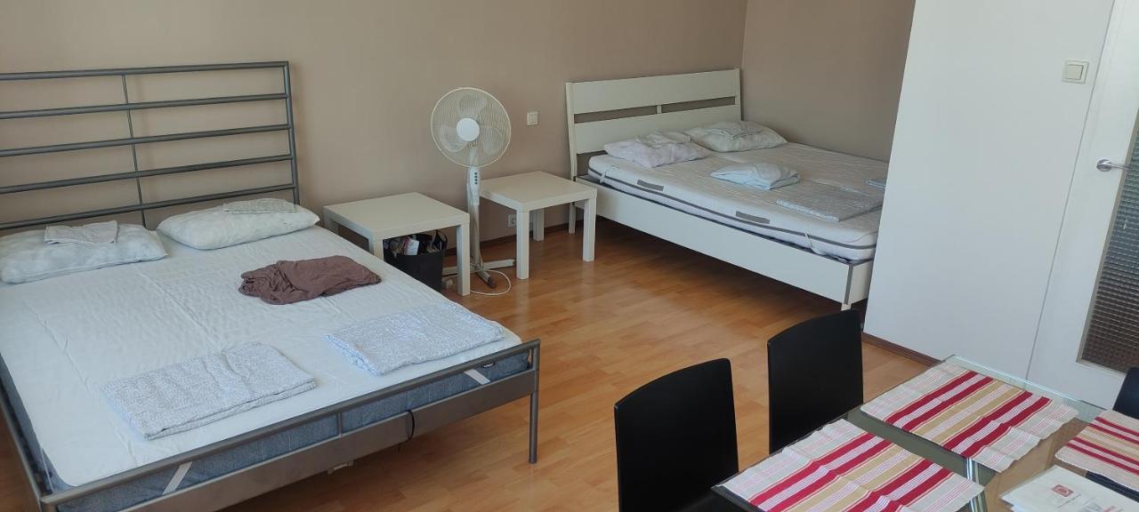 Affordable Studio Near City Center Wenen Buitenkant foto