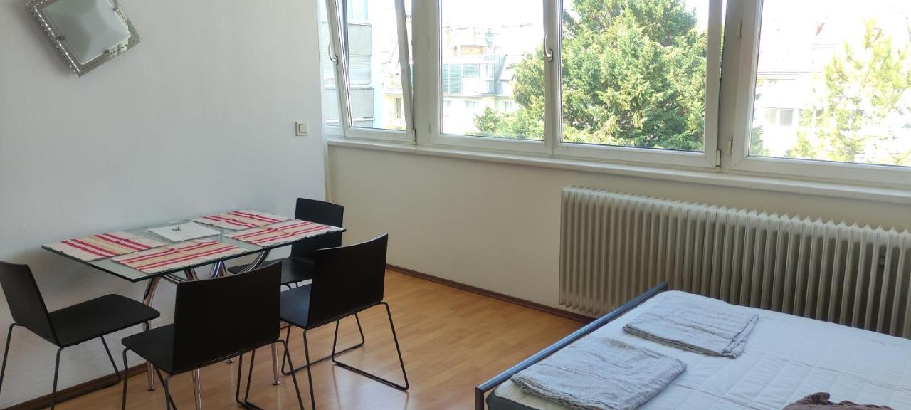 Affordable Studio Near City Center Wenen Buitenkant foto
